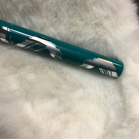 Thrive mascara - Picture 3 of 4